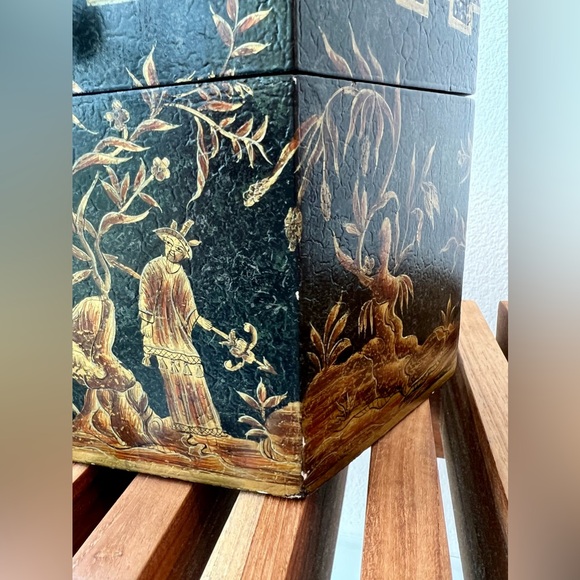 Vintage wood and lacquer hand painted hexagonal box - Picture 3 of 9